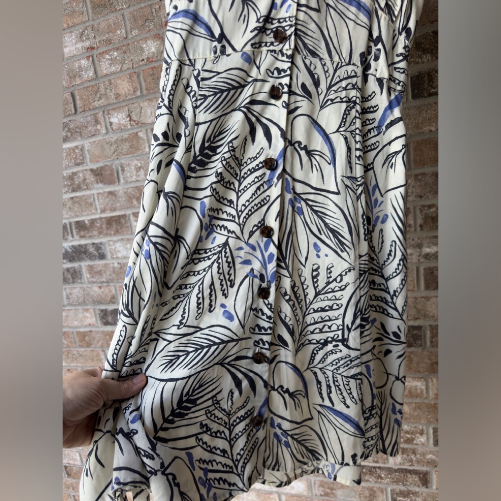 Marine Layer Classic Floral Print Dress in Deep V-Neck Button up soft - Picture 5 of 16